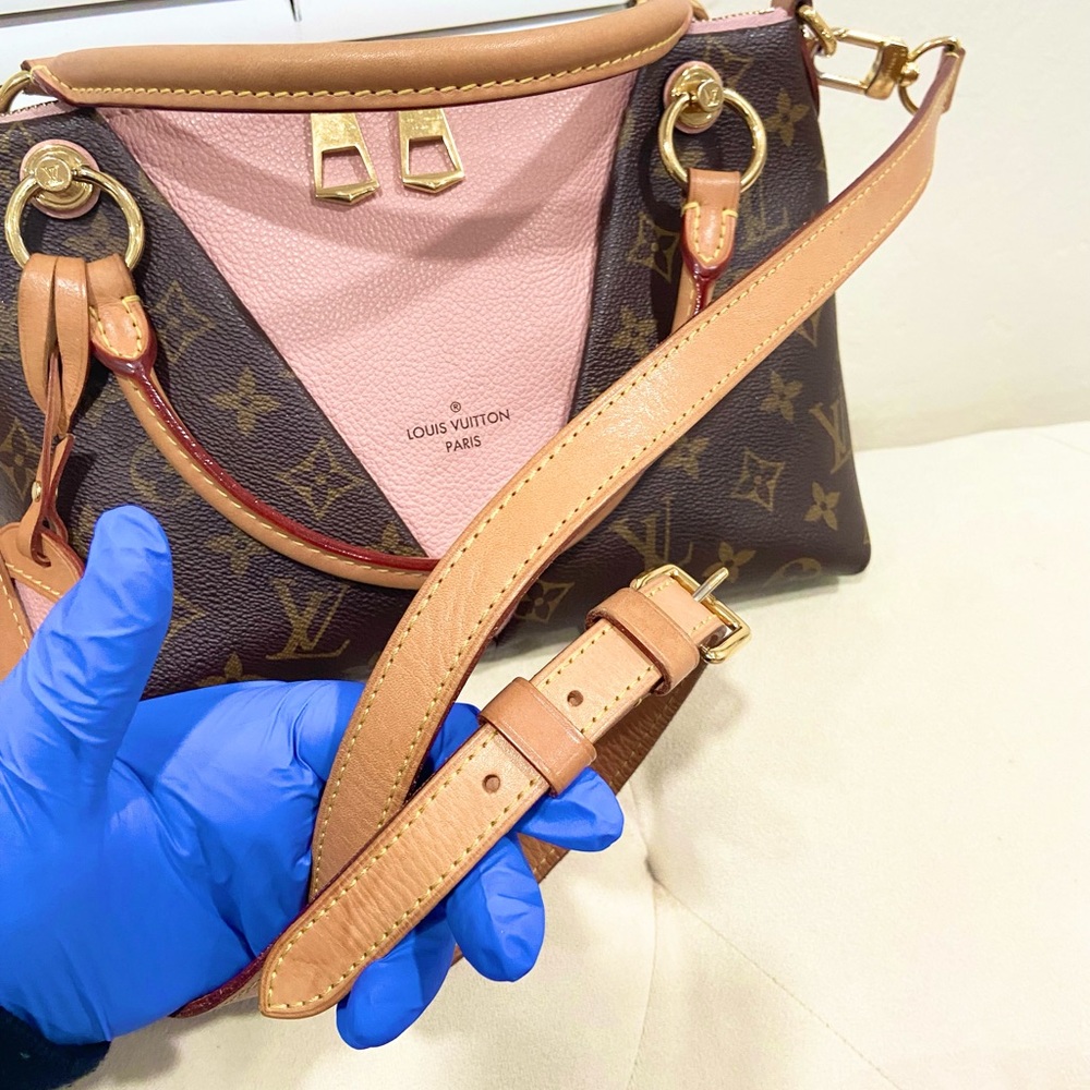 Louis Vuitton V tote BB crossbody Bag - Picture 12 of 13